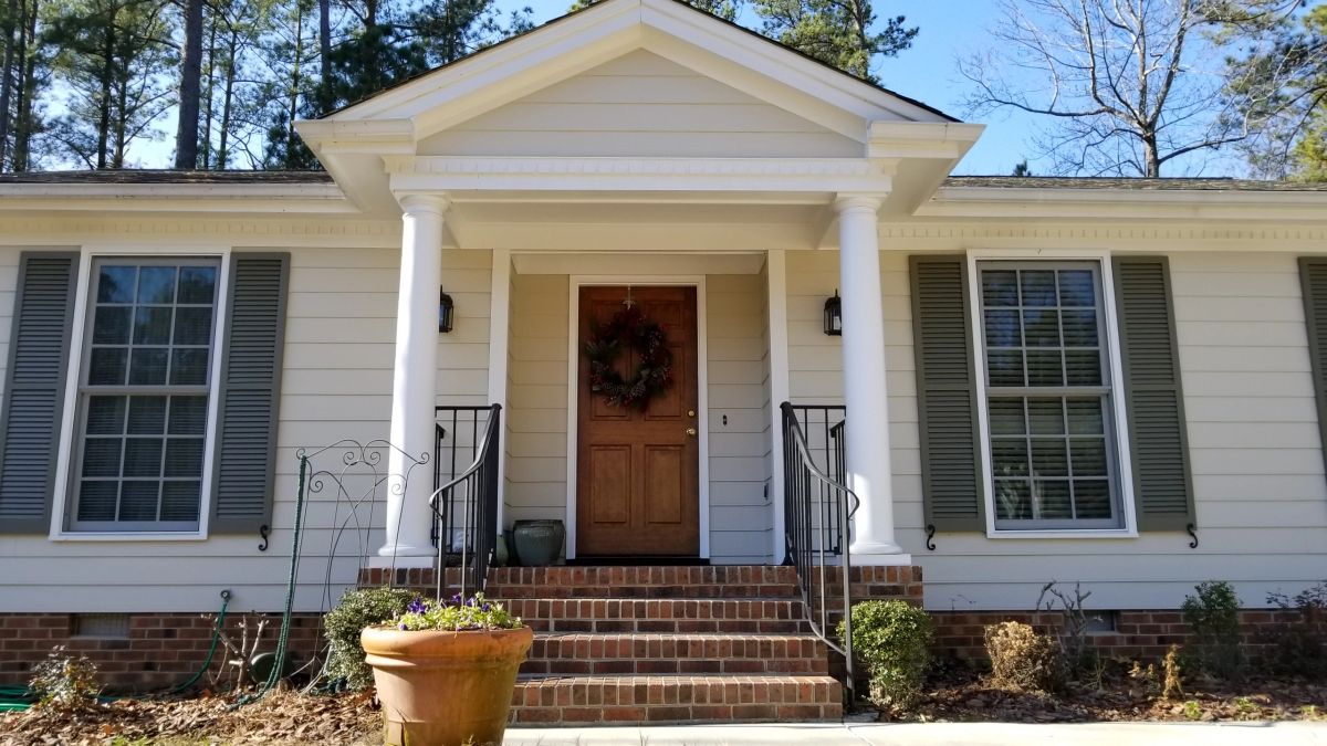 Front entrance of the Dodsworth home