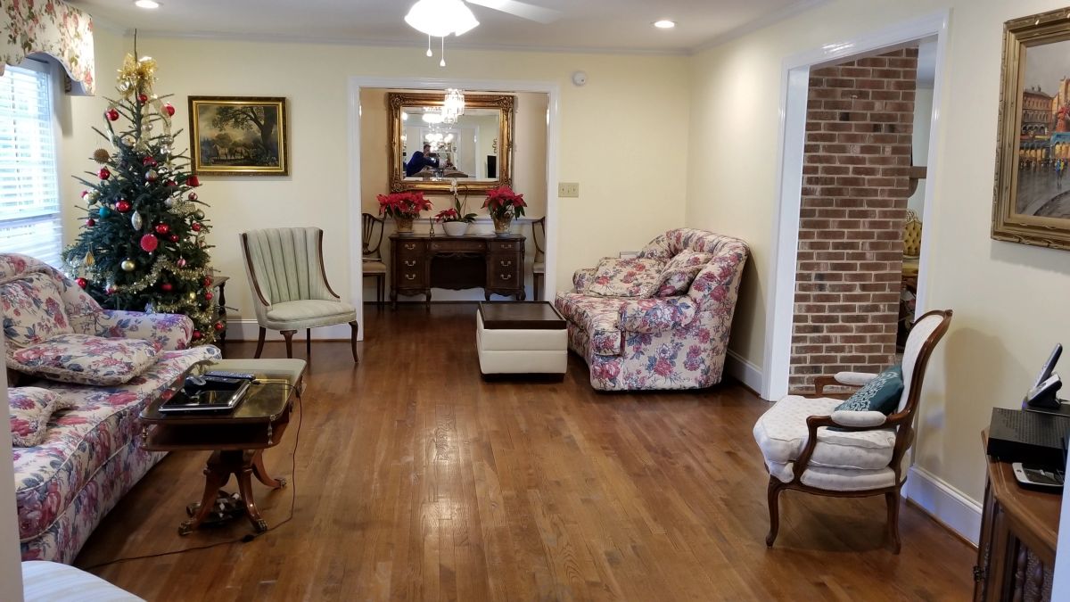 Val's Place at Dodsworth — photo 4 of 18