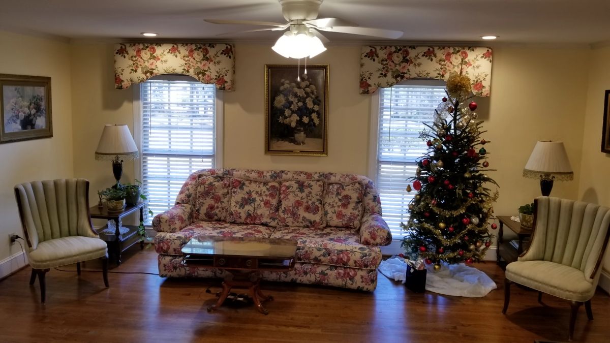 Val's Place at Dodsworth — photo 5 of 18