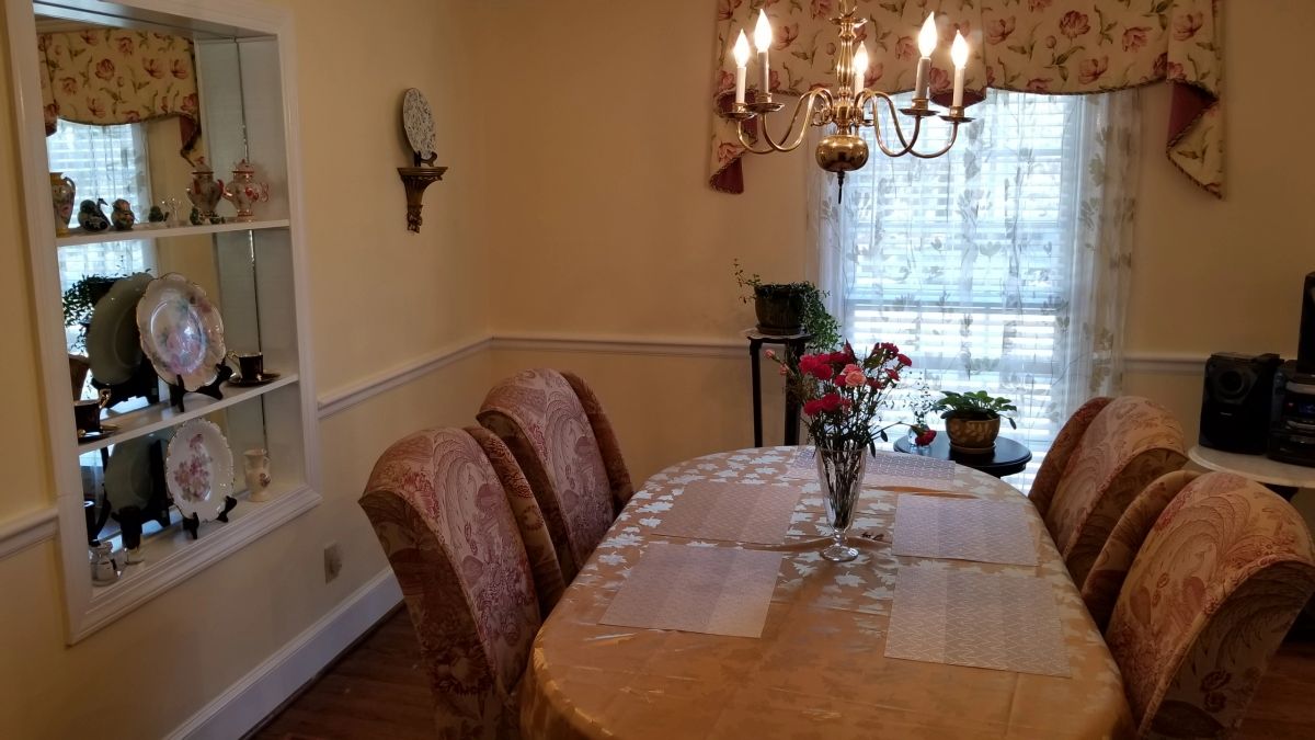 Val's Place at Dodsworth — photo 7 of 18