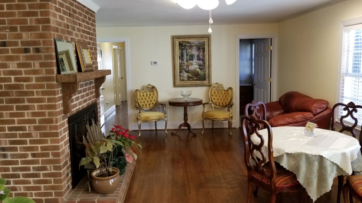 Val's Place at Dodsworth — photo 8 of 18