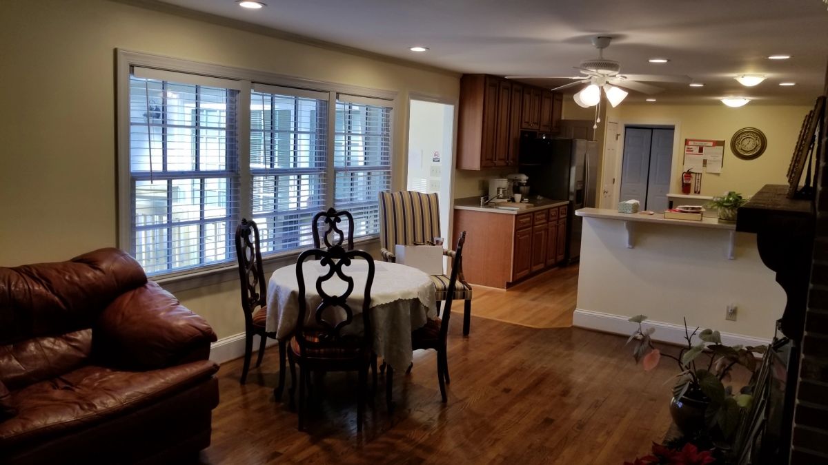 Val's Place at Dodsworth — photo 9 of 18