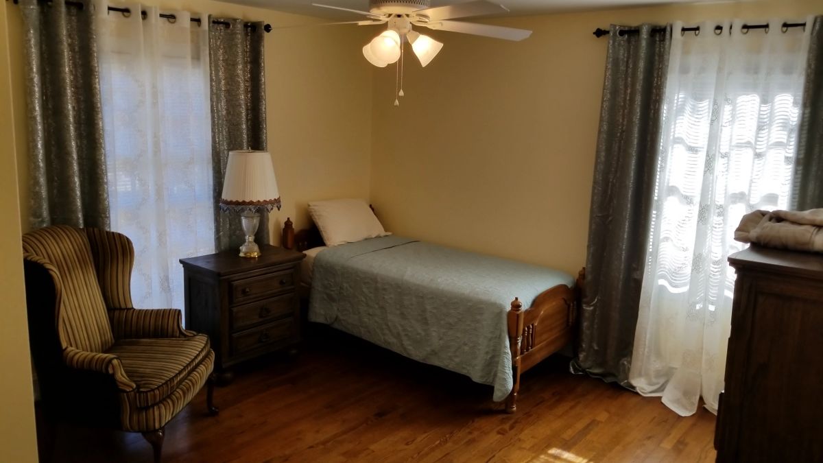 Val's Place at Dodsworth — photo 13 of 18