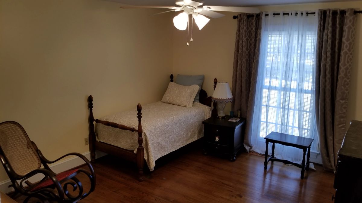 Val's Place at Dodsworth — photo 15 of 18