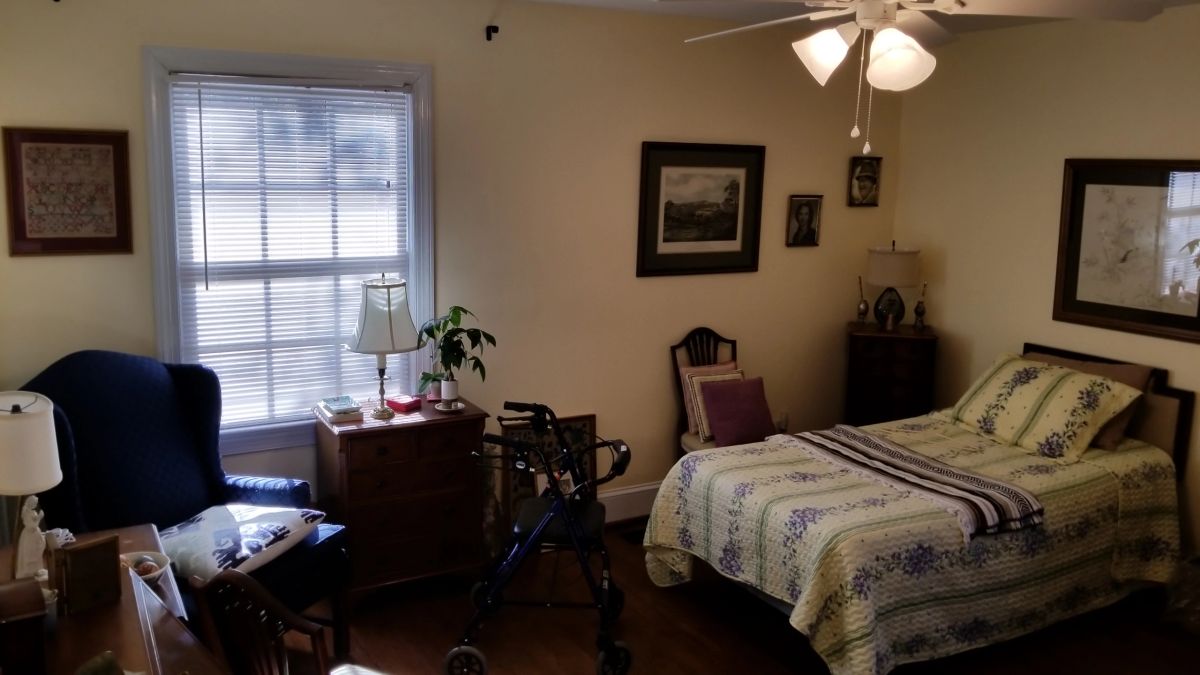 Val's Place at Dodsworth — photo 18 of 18