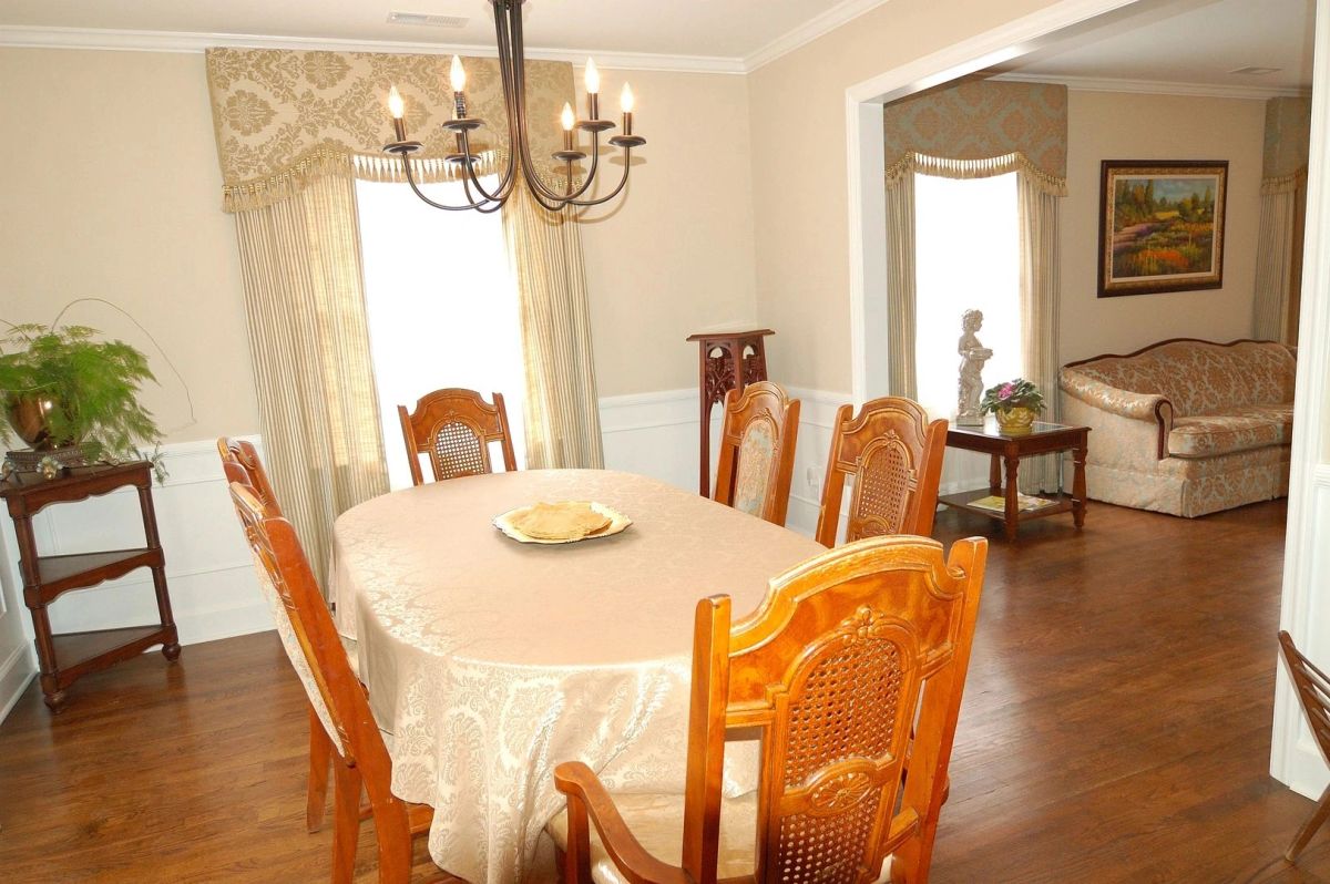 Val's Place at Morehead — photo 6 of 16