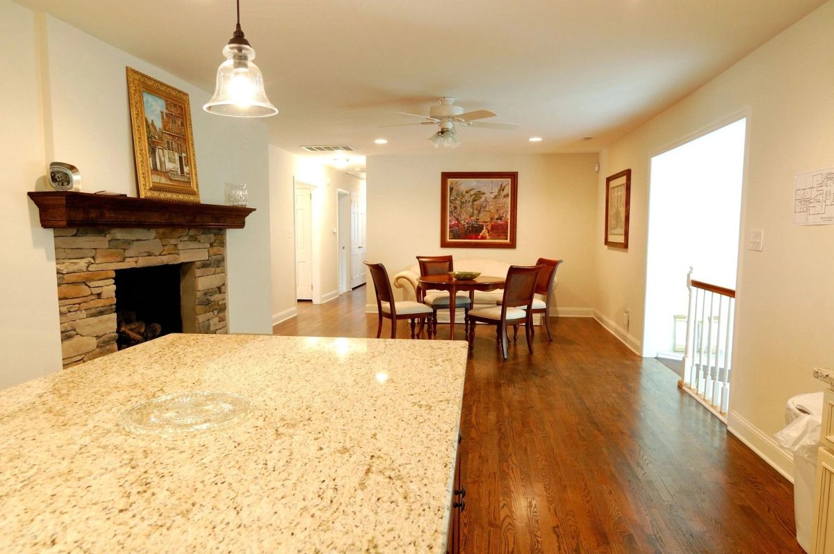 Val's Place at Morehead — photo 10 of 16